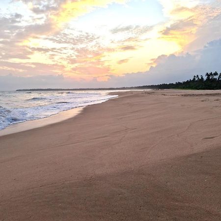 Arhimser Villa-Superb 4 Bedroom Beachfront For 8 In Ranna, Tangalle, Bb, Pool, Free Pick Up For 7 Night Stays Arriving Together, Serviced, Taxes Included Bagian luar foto